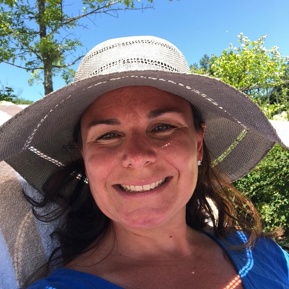 Meet your Posher, Melissa - Picture 1 of 1